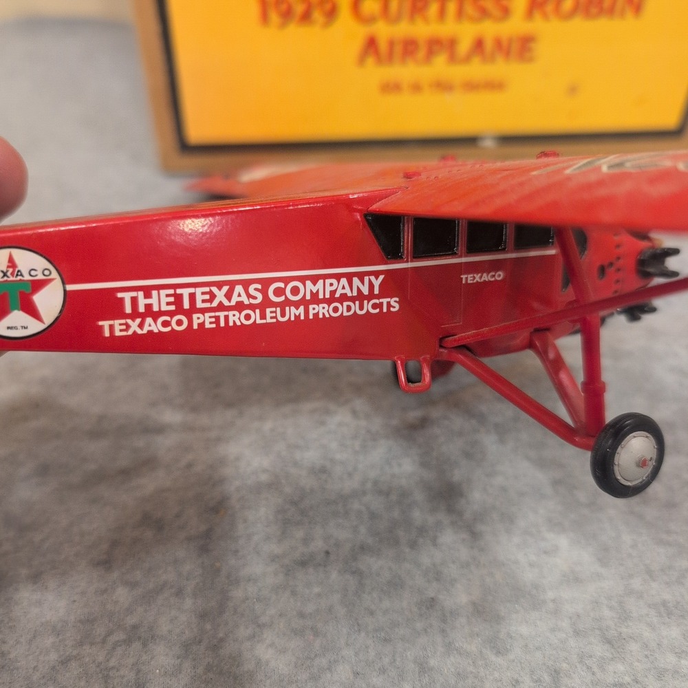 Wings of Texaco 1929 Curtiss Robin Airplane Diecast Bank Ertl H122 Red 6th Serie - Picture 3 of 7